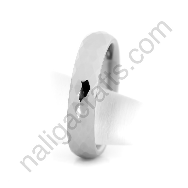 แหวนทังสเตนคาร์ไบด์สีเงิน ลายเหลี่ยมเพชร (4มม.)