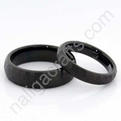 แหวนคู่ Hammered Black